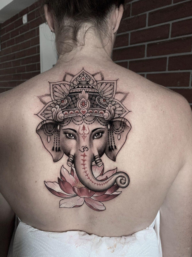 Dotwork-Tattoo-von-Elefant